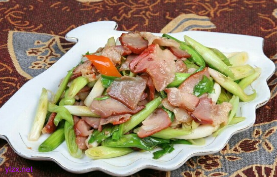 小根蒜炒腊肉抑制高血脂吗?小根蒜炒腊肉防止动脉硬化！